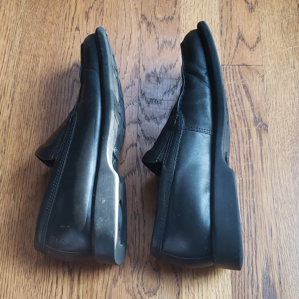 EUC Black Dress Shoes Size 8.5 Men's Loafers